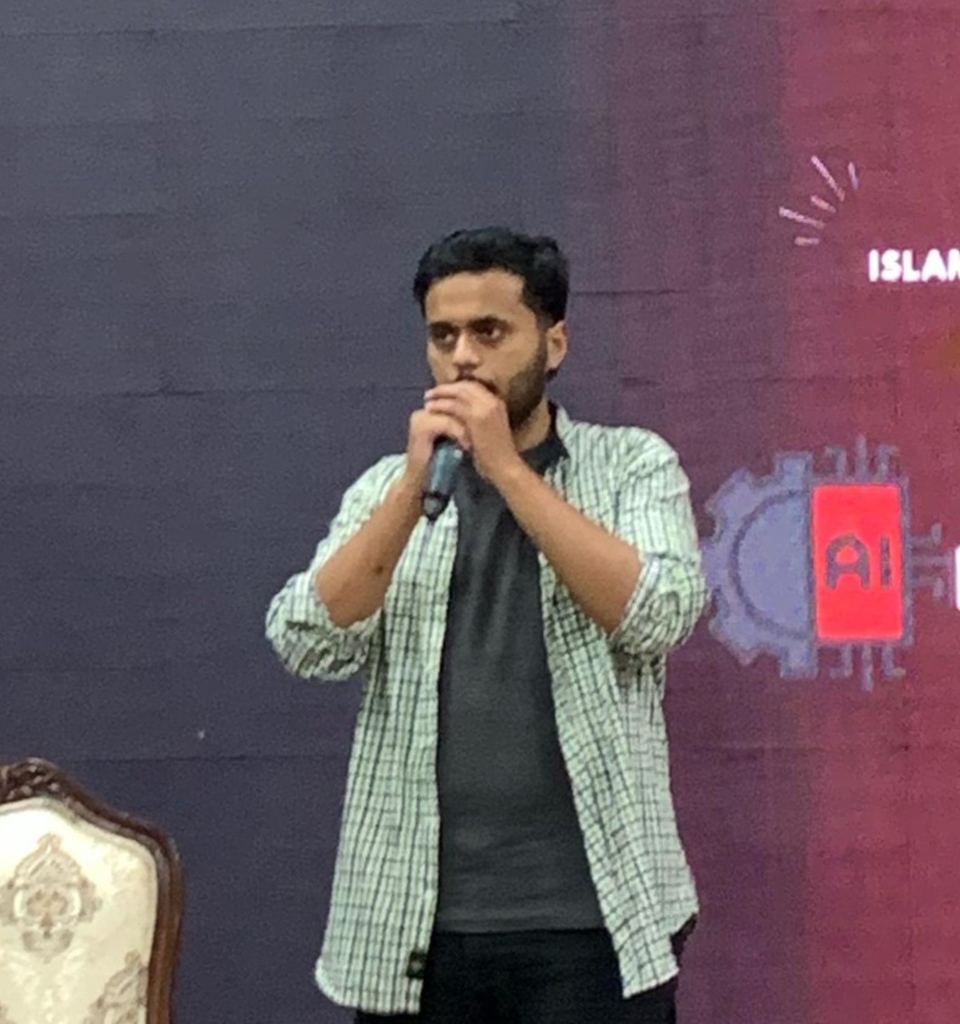 Portrait of Muneeb Qureshi